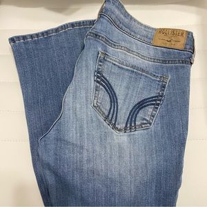 Hollister Junior’s Light Wash Jeans. Size 9R.